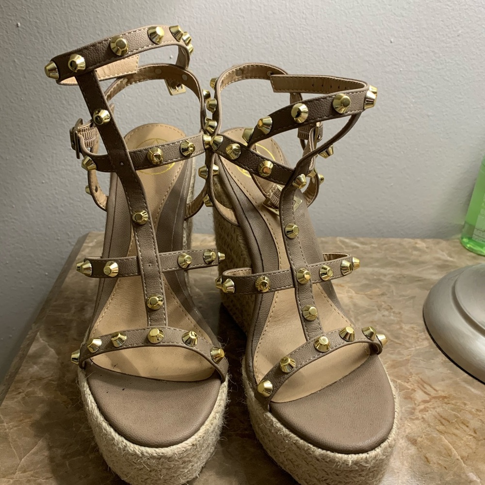 Missguided wedges